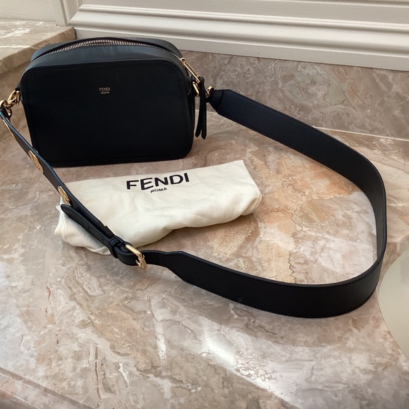 FENDI black leather camera bag - Picture 9 of 16